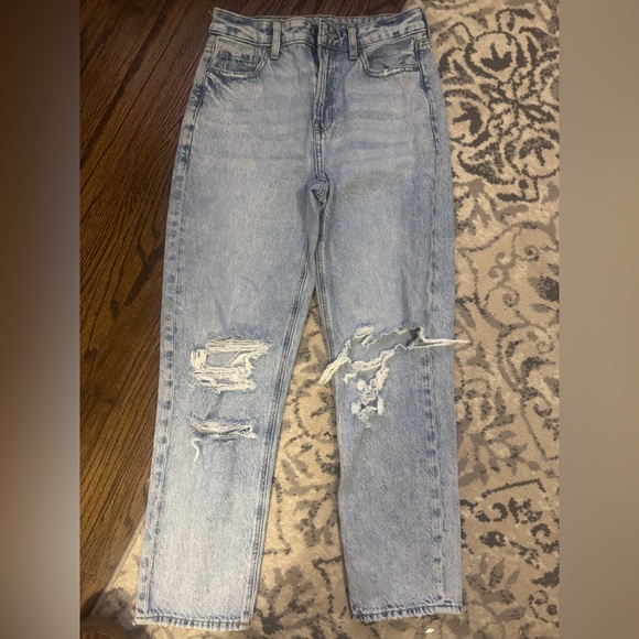 American Eagle Mom Jean Light Wash Distressed Straight Leg Jeans Size 4 regular - Picture 4 of 8